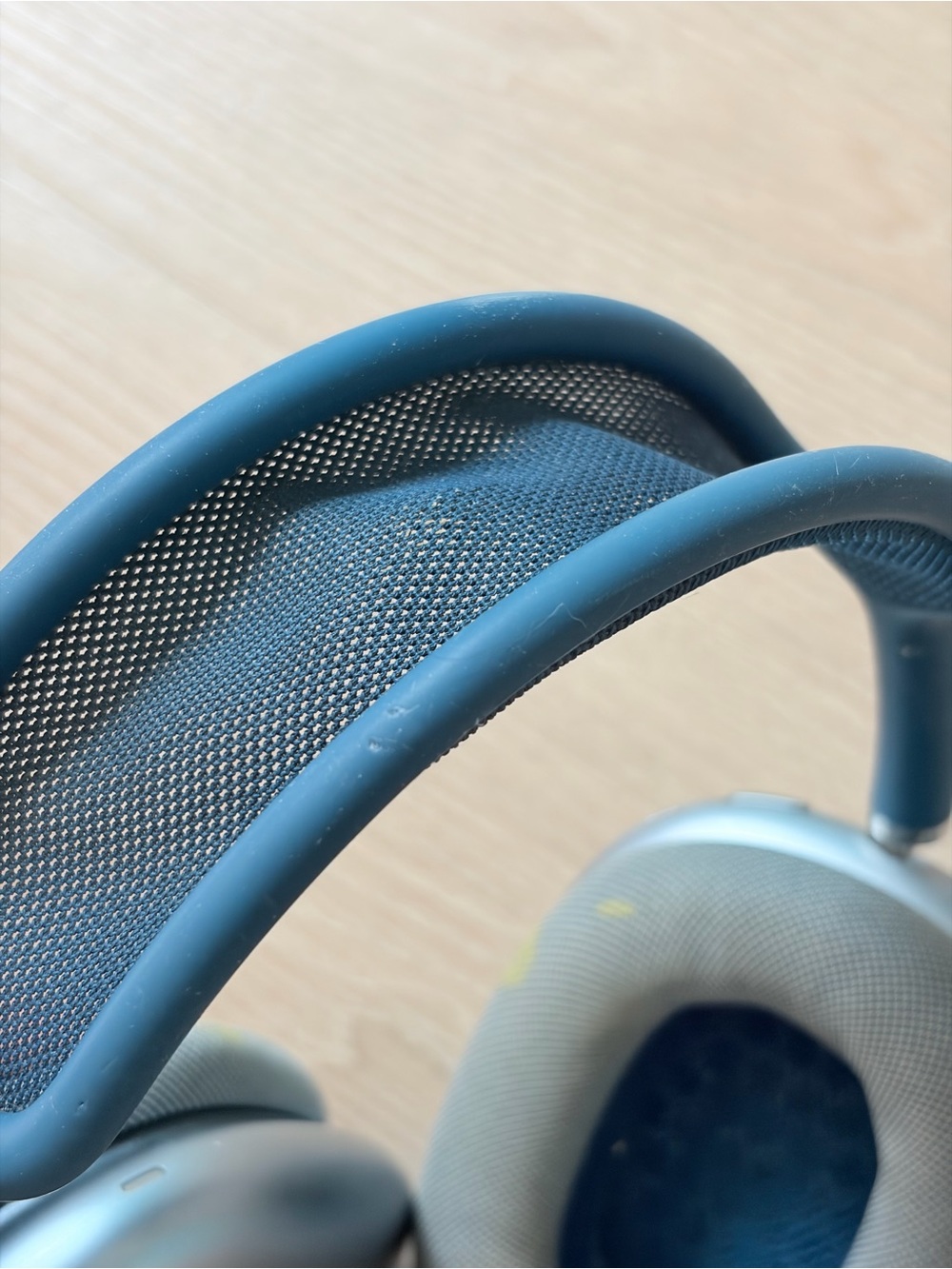 Apple AirPods Max Over-Ear Headphones - Silver and Blue - Picture 5 of 7